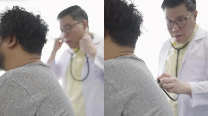 医生用听诊器在大块头男子的背上听诊心肺