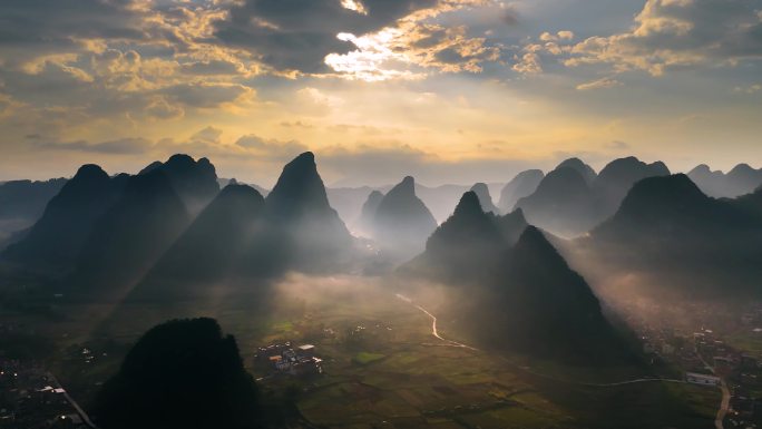 天空 壮丽山峰 云层日出 光线