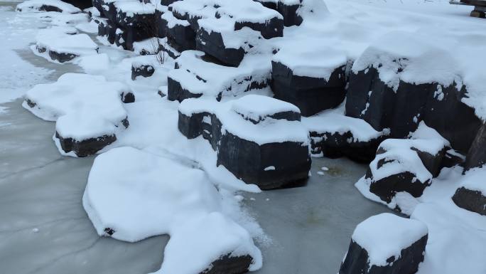 堤坝雪景