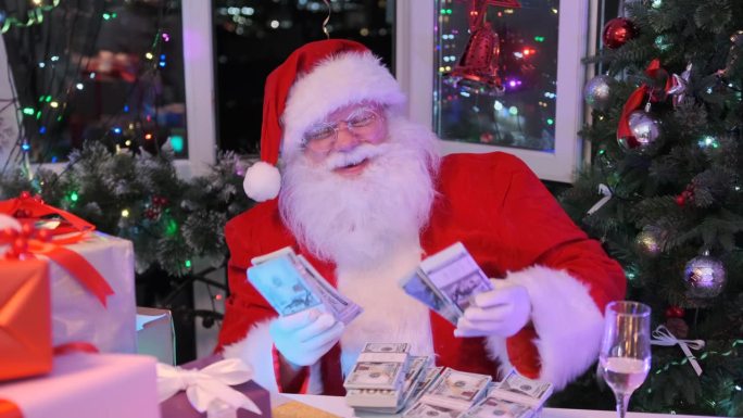 圣诞老人在节日礼物的簇拥下摇晃着成堆的现金，施展节日魔法