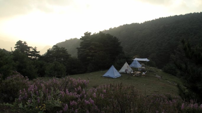 云蒙山延时山里日出云雾帐篷野外露营