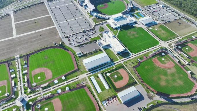 从佛罗里达乡村的新棒球场俯瞰。佛罗里达乡村的露天棒球场。美国体育基础设施