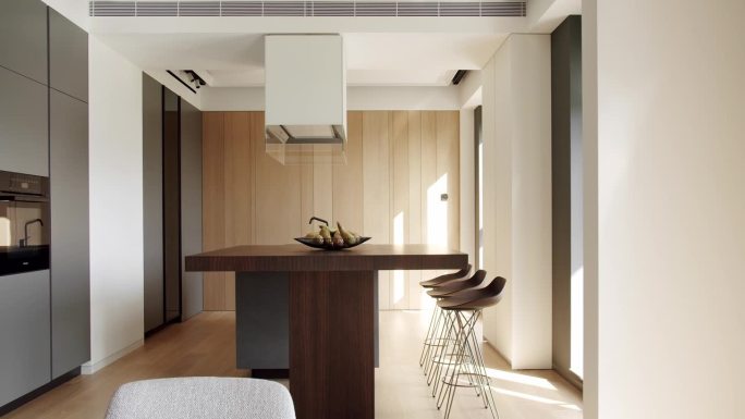 豪华住宅的现代内饰。极简主义厨房的内部。