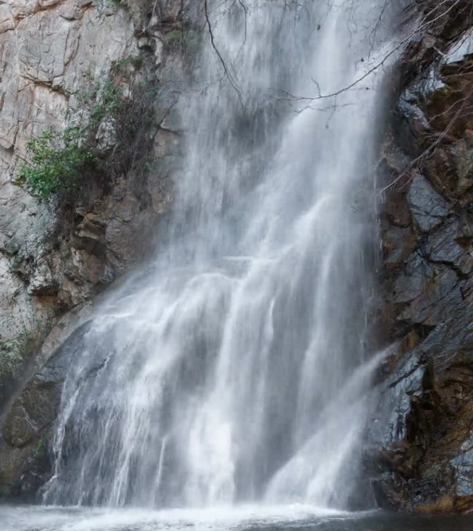 斯图特万特瀑布在圣盖博山脉-时间推移，无缝循环视频