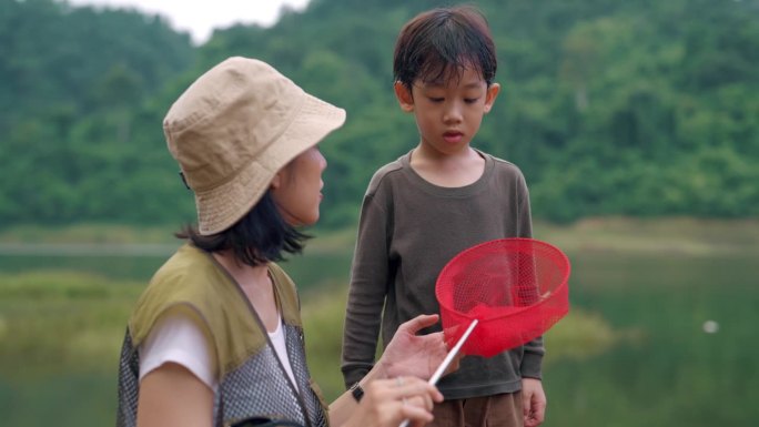 孩子在户外的教育之旅。