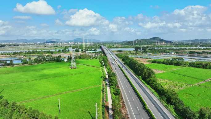 广东高速道路的稻田美丽乡村田野航拍