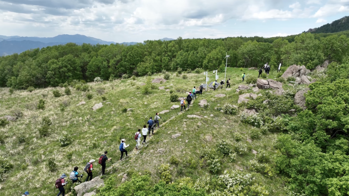 户外运动登山航拍