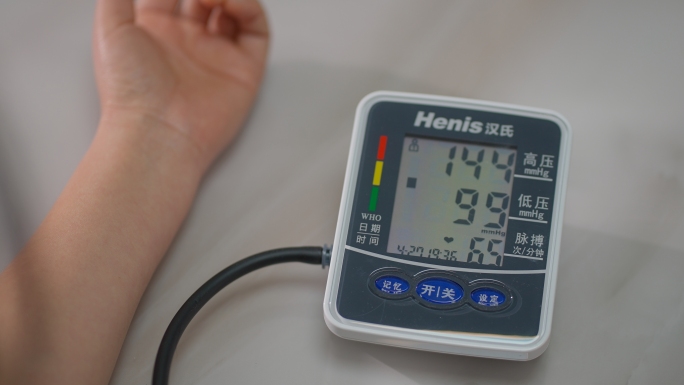 高血压患者测量血压