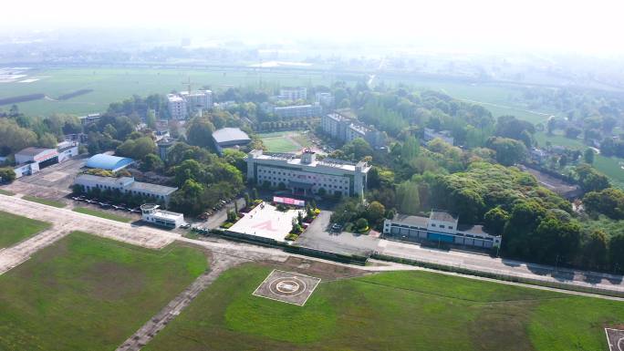 4K飞行学院小型机场跑道校园风光航拍