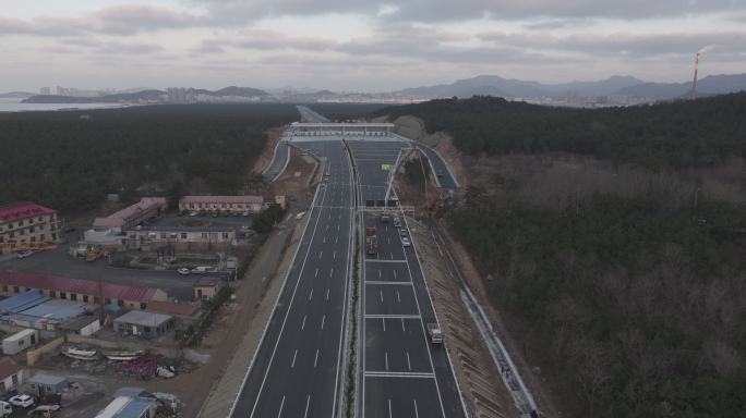 航拍荣乌高速烟威高速双岛湾路段改扩建工程