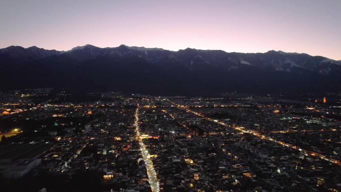 航拍云南旅游大理古城夜晚灯光夜景街景