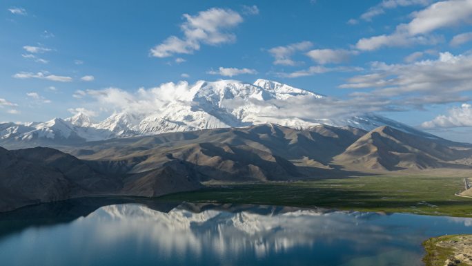新疆喀什帕米尔高原慕士塔格峰航拍延时