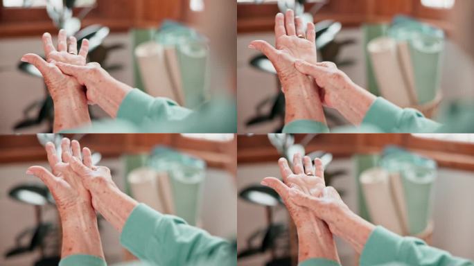 家中，老年妇女和手腕疼痛与关节炎，损伤和炎症与瘀伤，骨折和拉伤。特写，手与老人肌肉紧张，老人与意外按