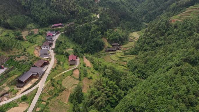 航拍大山深处人家