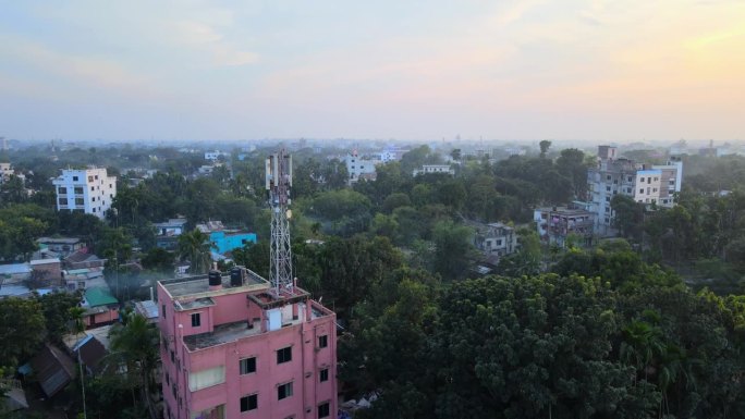 孟加拉国Rangpur市居民楼的电信塔