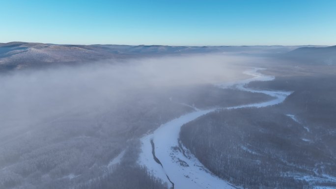 航拍冻雾迷漫的大兴安岭林海雪原