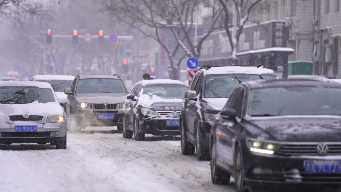 下雪交通出行