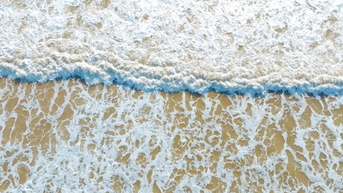 航拍海边沙滩海浪海边城市浪花海岸线