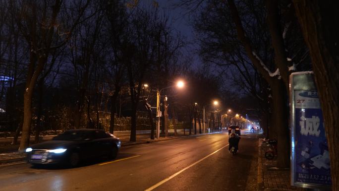 冬天城市夜景寒冷的街道行人