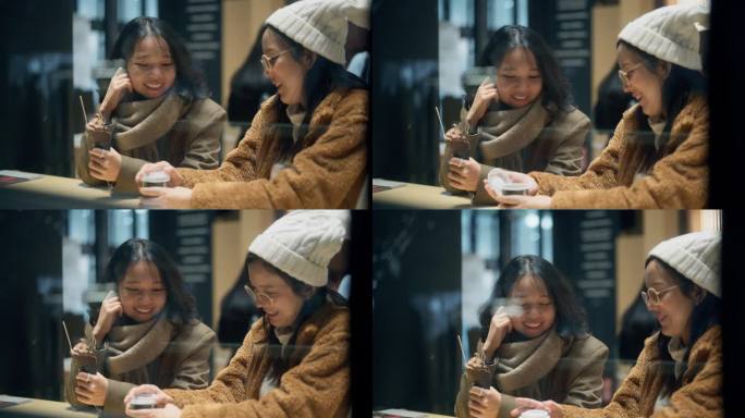 两个亚洲女性朋友坐在一起，享受美好的时光。在一家日本餐厅