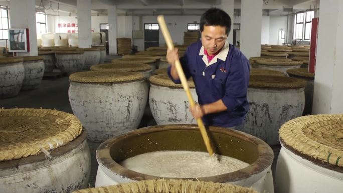 浙江 绍兴加饭酒的生产过程 搅拌