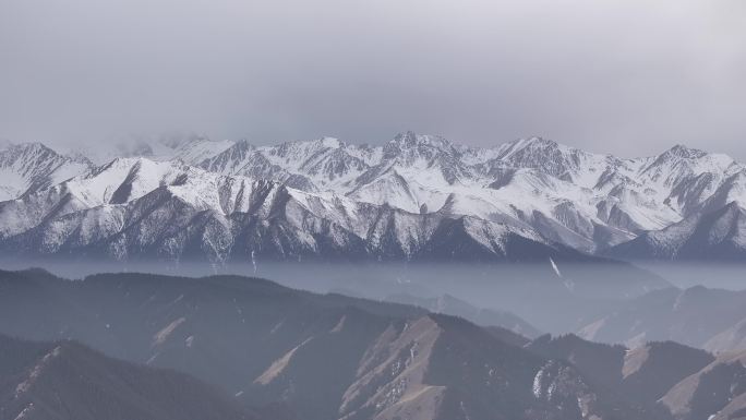 4k航拍冬季祁连山草原 祁连雪山 雪山