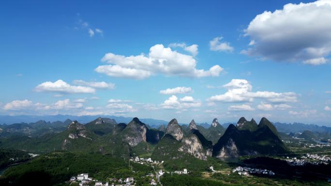 蓝天白云下的桂林山水延时拍摄