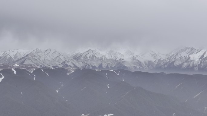 4k航拍冬季祁连山草原 祁连雪山 雪山