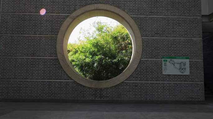 现代建筑上的圆形窗洞