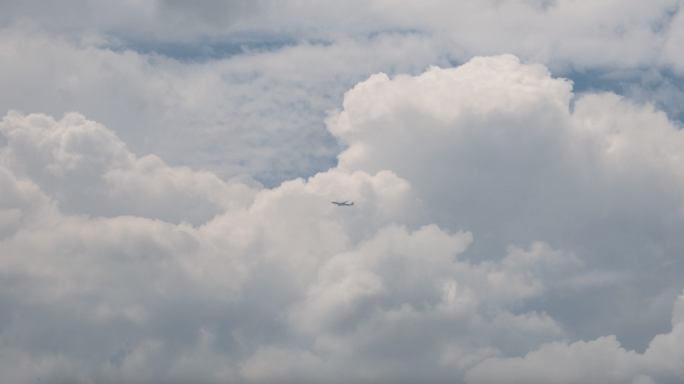 4k天空飞机穿行