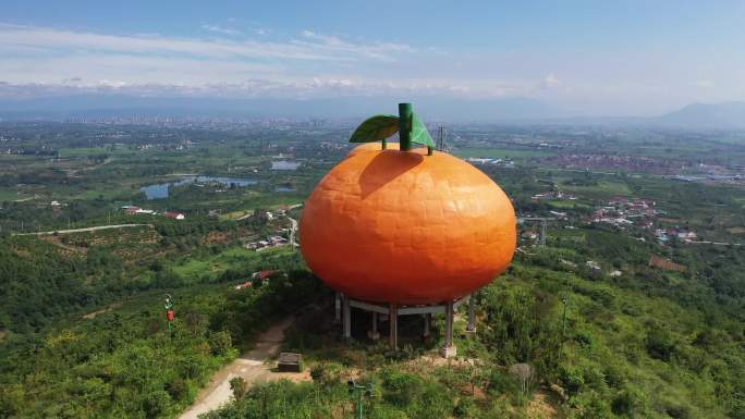 花果山顶上的标志大橘子