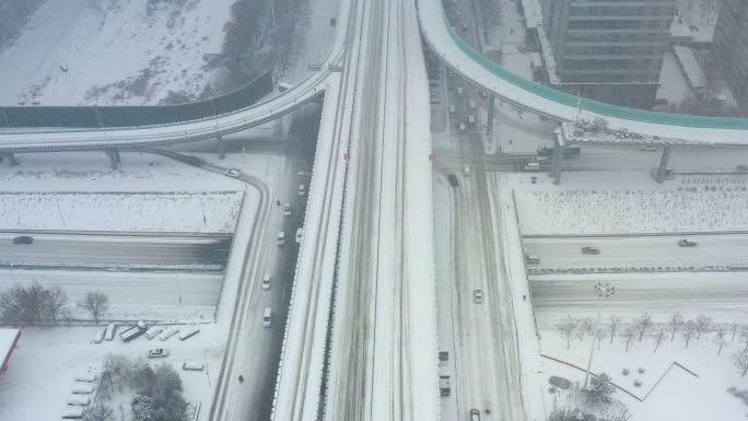 城市大雪航拍