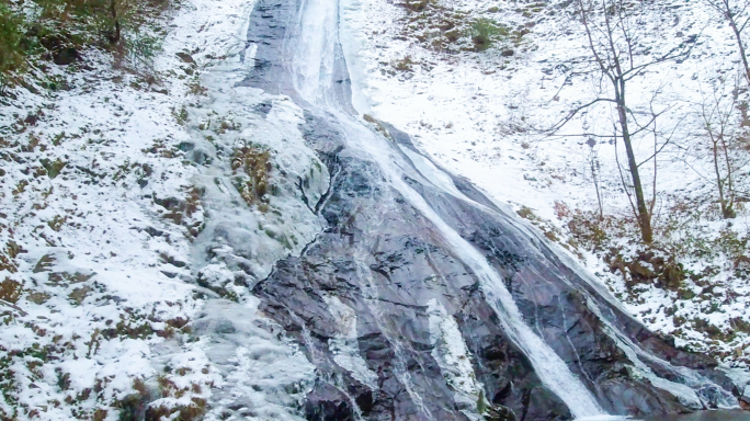 河流雪景 冰瀑 雪融化 结冰