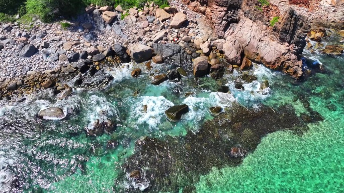 高清航拍陵水虎岭岩石海浪