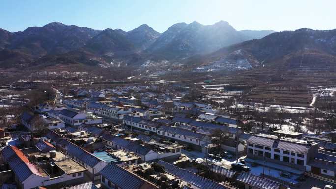 村庄冬天航拍 山村冬天下雪 冬季青岛农村