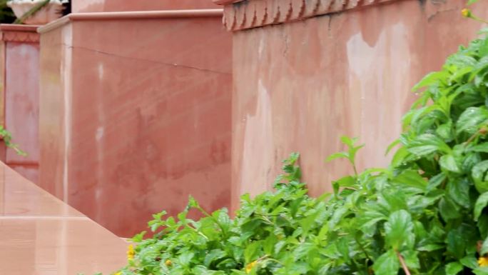 2023年8月19日，印度拉贾斯坦邦阿杰梅尔的纳雷利耆那教神庙，从独特的角度拍摄的早晨艺术红石耆那教