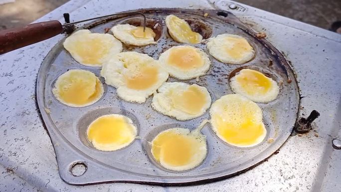 做迷你煎蛋卷。