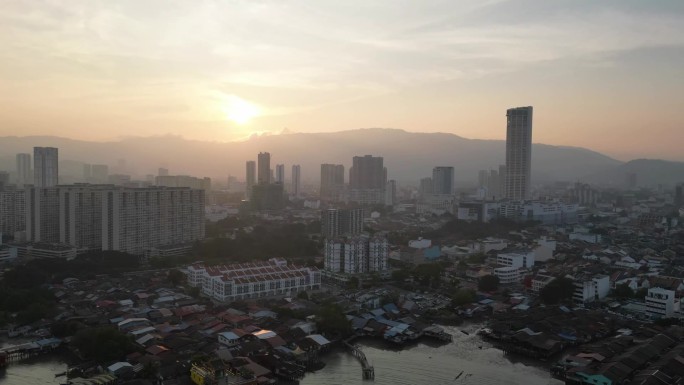 夕阳西下，槟城城市街景航拍