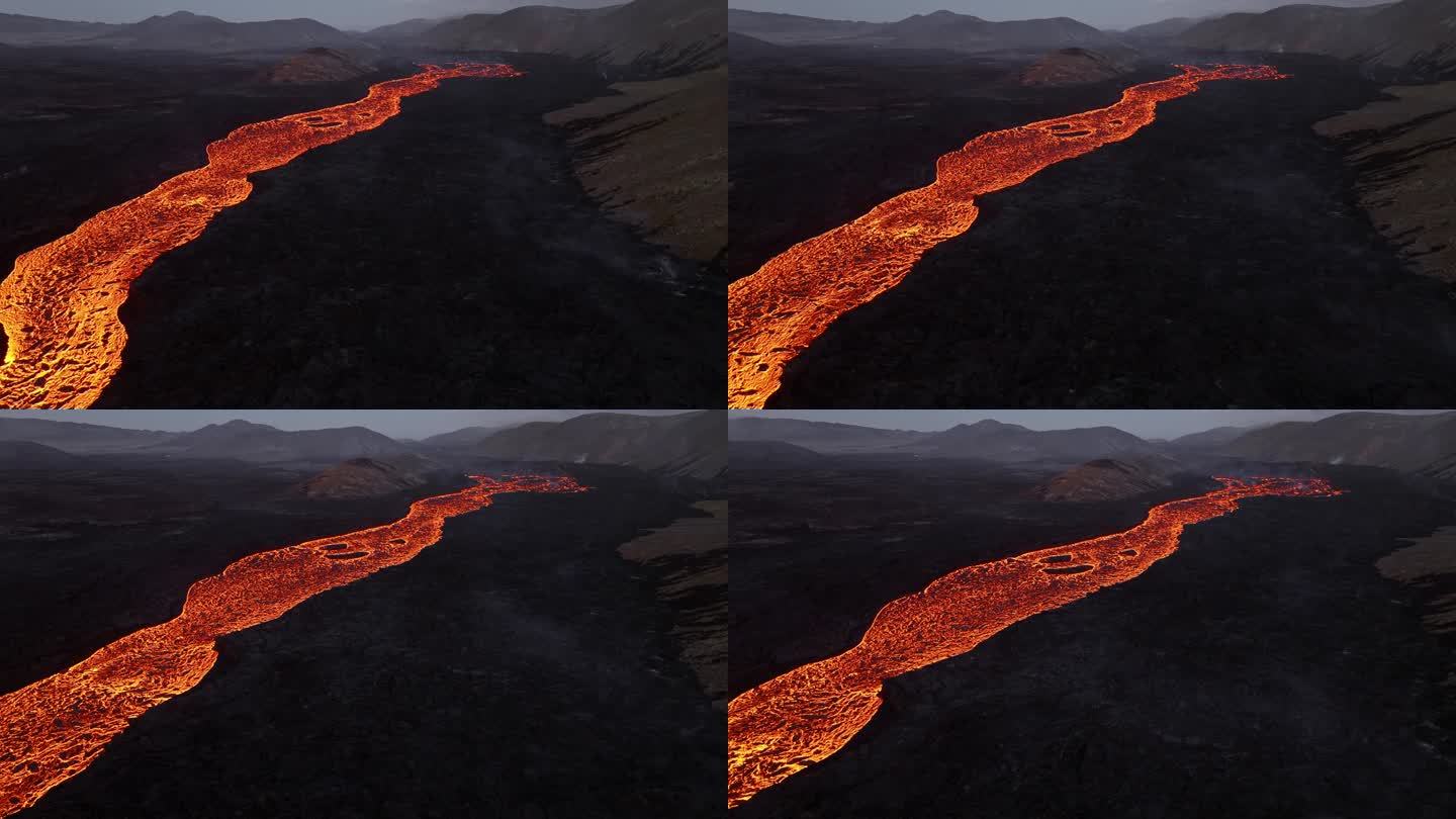 岩浆河火山喷发炽热的熔岩从冰岛地面喷发出来