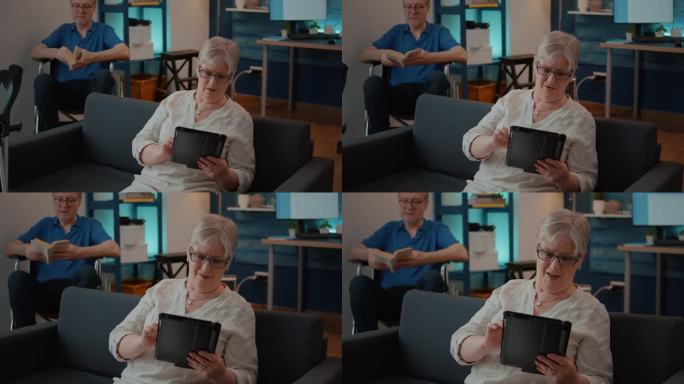 退休妇女在家用平板电脑享受闲暇时光