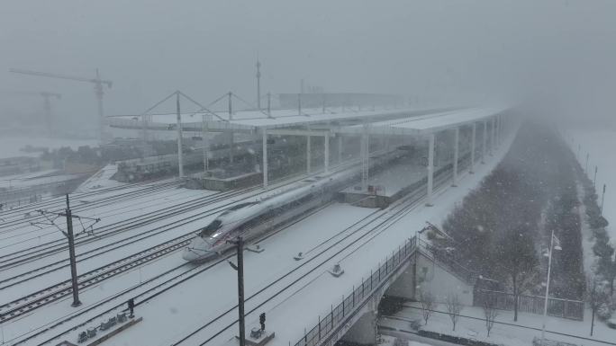 高铁暴雪行驶【长镜头】