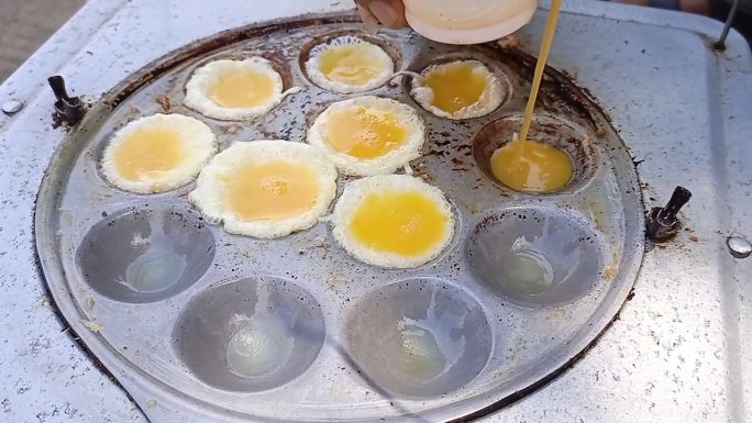 做迷你煎蛋卷。