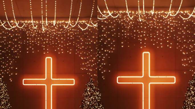发光的恩典:在教堂里，十字架上柔和的霓虹灯注入了一种优雅的气氛，突出了装饰着闪闪发光的花环的圣诞树的