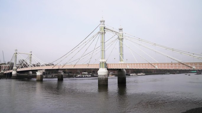 阿尔伯特大桥和泰晤士河