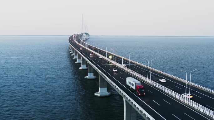 【4K】航拍跨海大桥上的车流