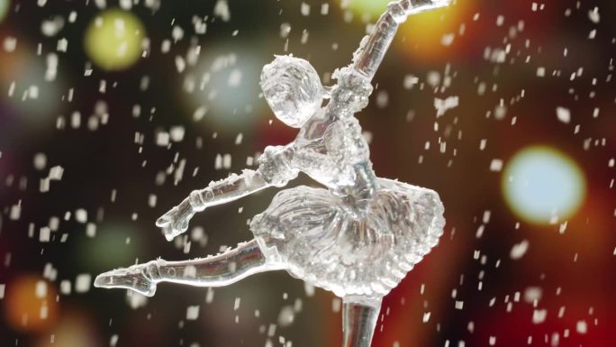 圣诞新年的背景，寒假的气氛，玻璃芭蕾舞者和圣诞老人亲爱的圣诞树附近的室内。给孩子的礼物和礼物。雪和装