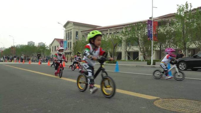 少年儿童平衡车比赛