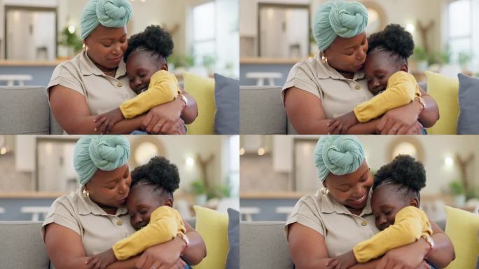 妈妈，亲吻或拥抱熟睡的孩子在沙发上的爱，照顾或安慰舒适在家里的休息室。黑人妇女，快乐的母亲或抱着女孩