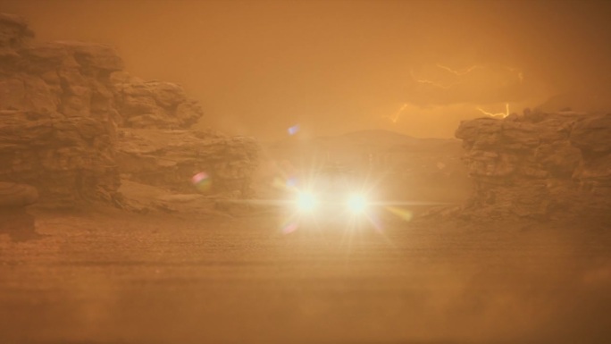 火星探测器上的宇航员正在躲避即将到来的雷暴