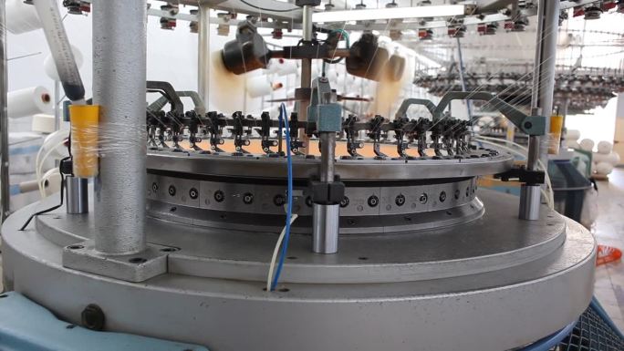 针织工厂的圆型针织机